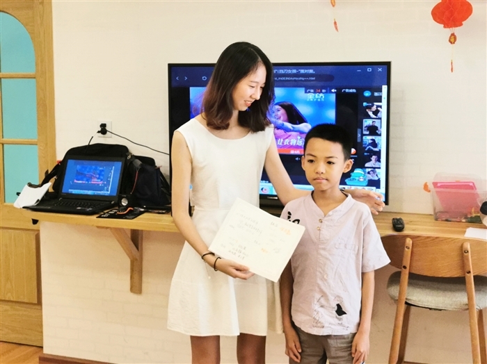 “擋刀女孩”崔譯文為金鐘社區(qū) 青少年上“勇敢的課”